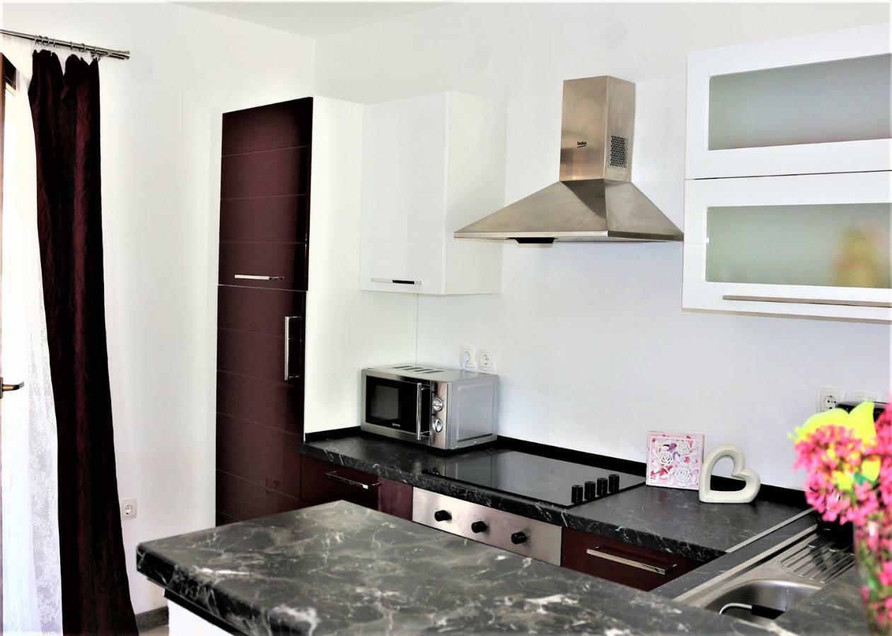 Apartments Mario Malinska Bagian luar foto