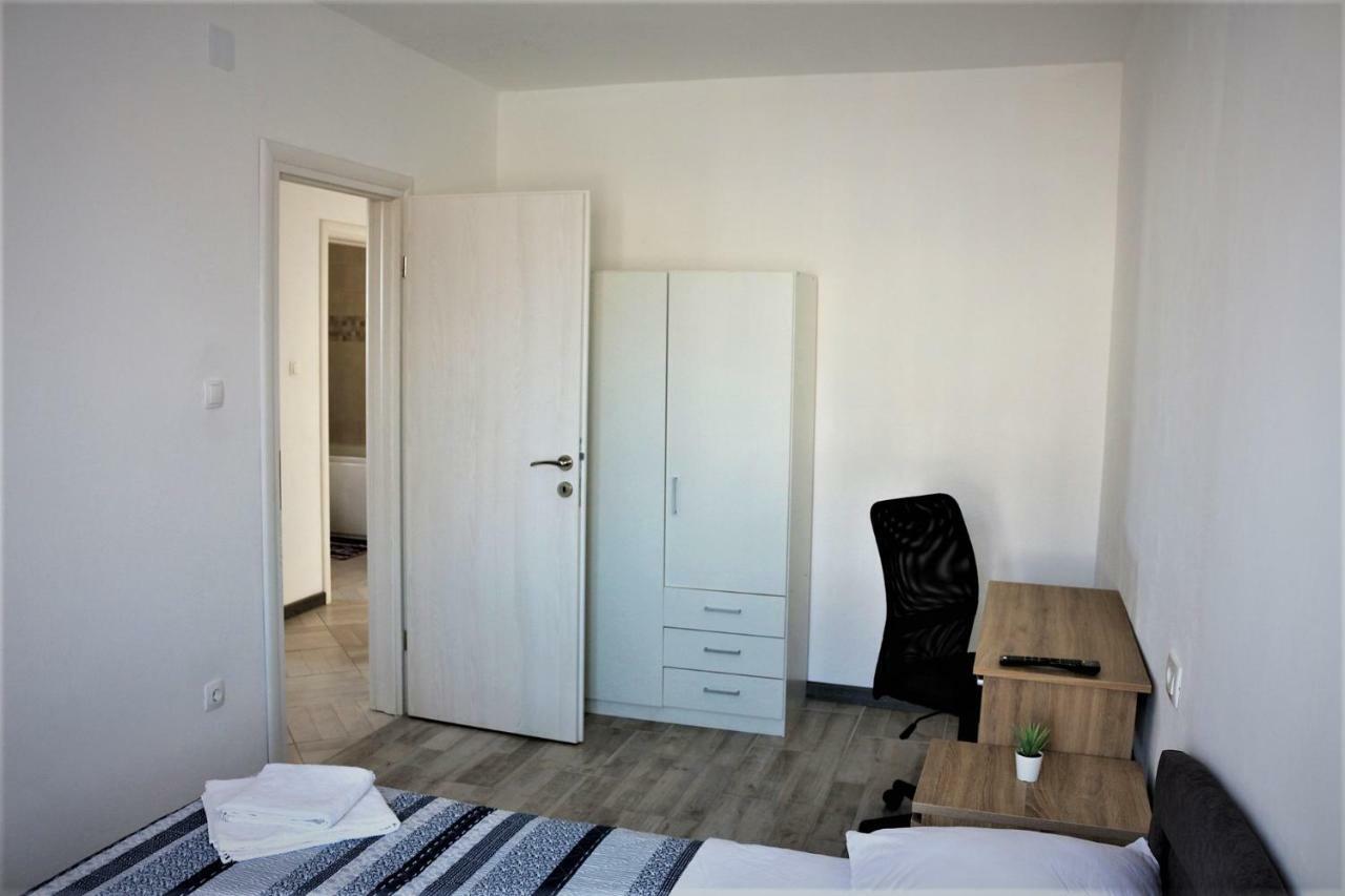 Apartments Mario Malinska Bagian luar foto