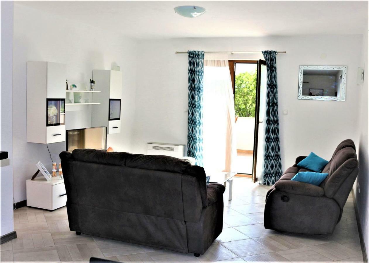 Apartments Mario Malinska Bagian luar foto