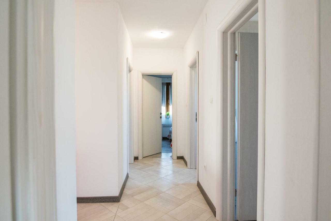 Apartments Mario Malinska Bagian luar foto