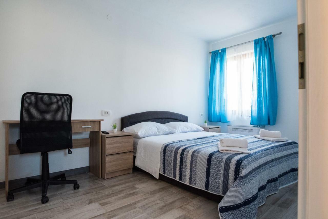 Apartments Mario Malinska Bagian luar foto